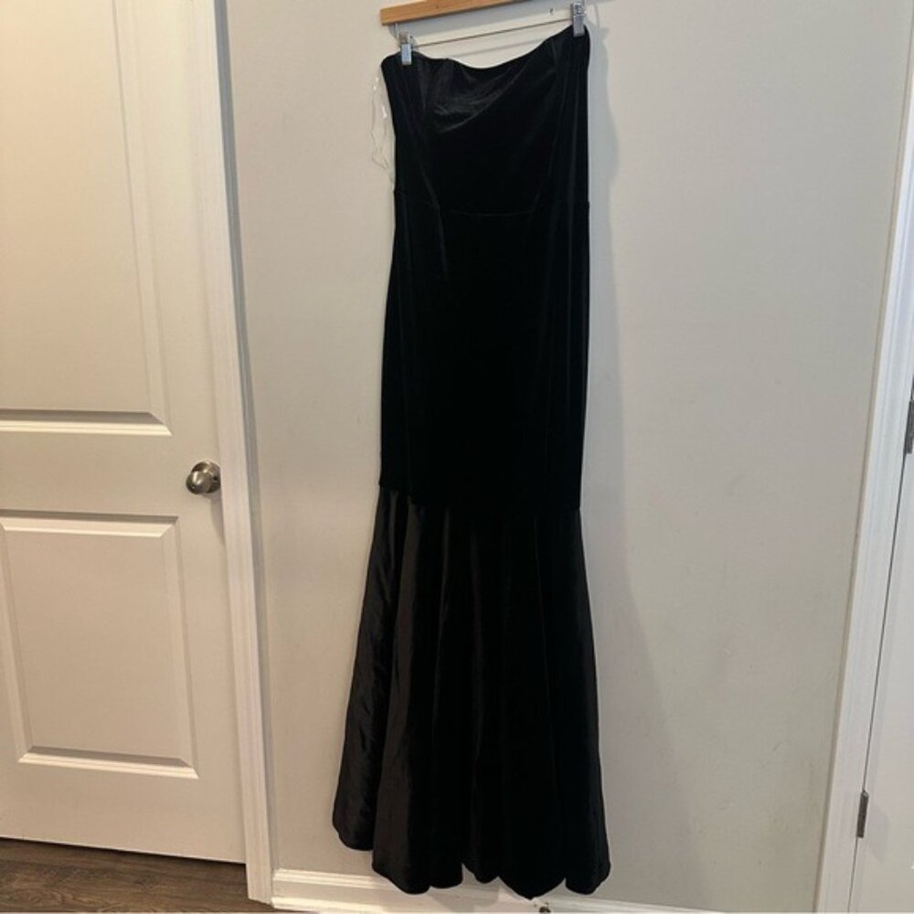 Fashion Nova Stella Velvet Black Elegant Black Off-Shoulder Evening Gown Size 1X - Picture 2 of 15